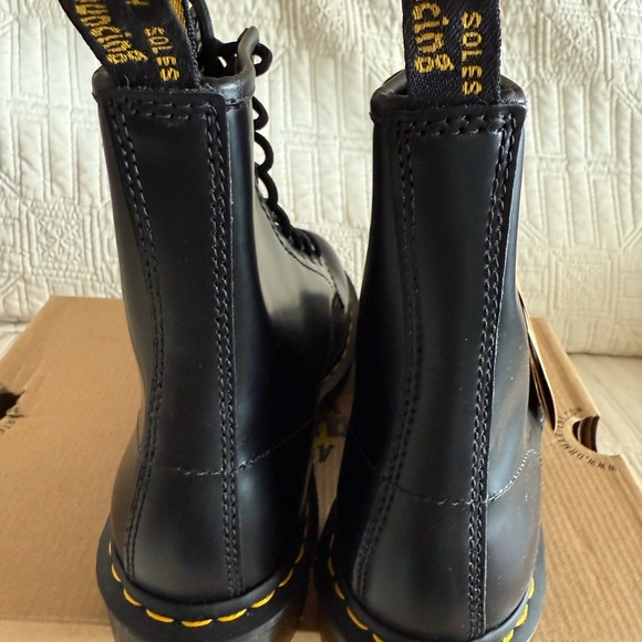 Dr. Martens Black Leather Boots UNISEX - Picture 5 of 9